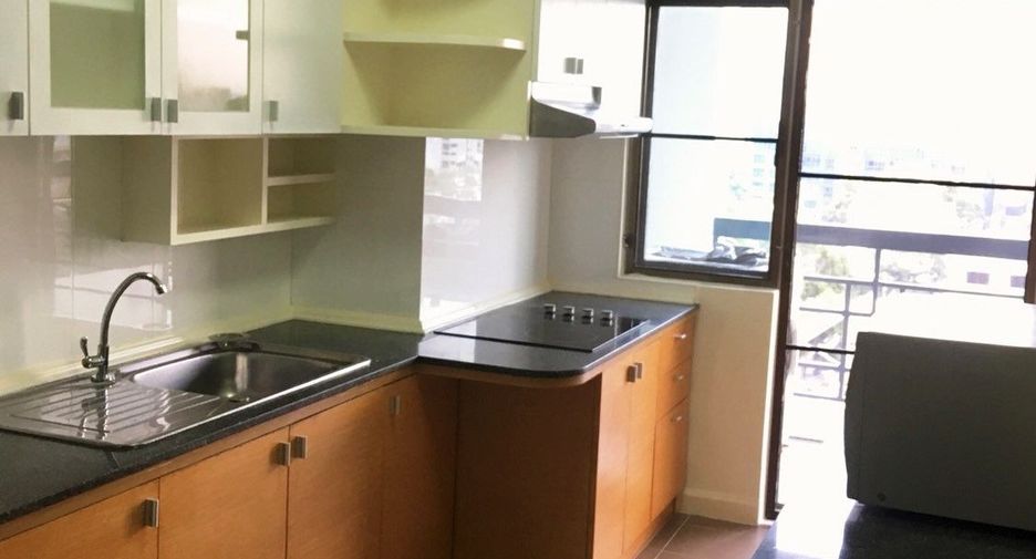 For rent 3 bedrooms condo in Watthana, Bangkok