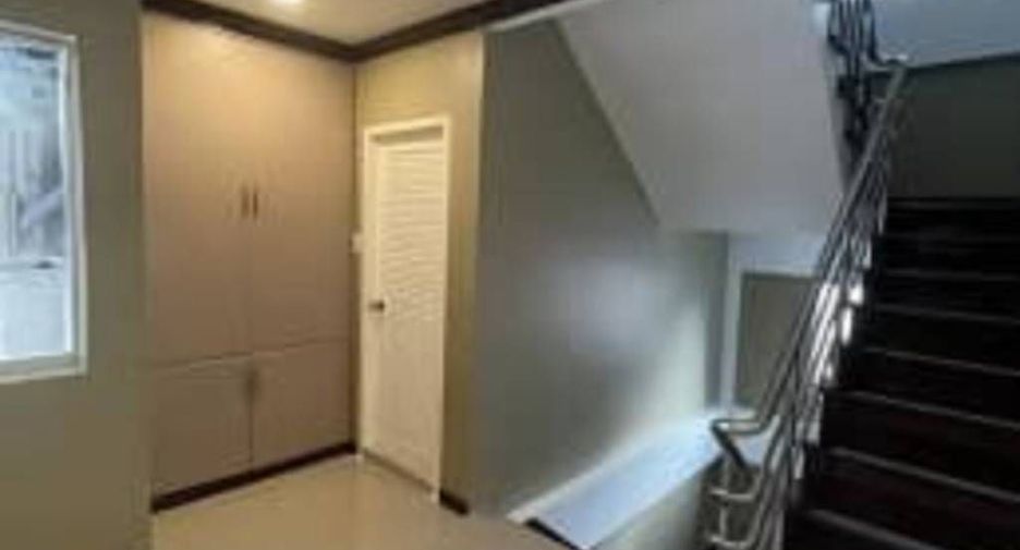 For sale and for rent office in Wang Thonglang, Bangkok