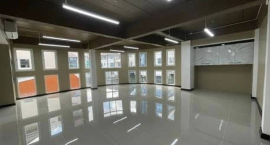 For sale and for rent office in Wang Thonglang, Bangkok