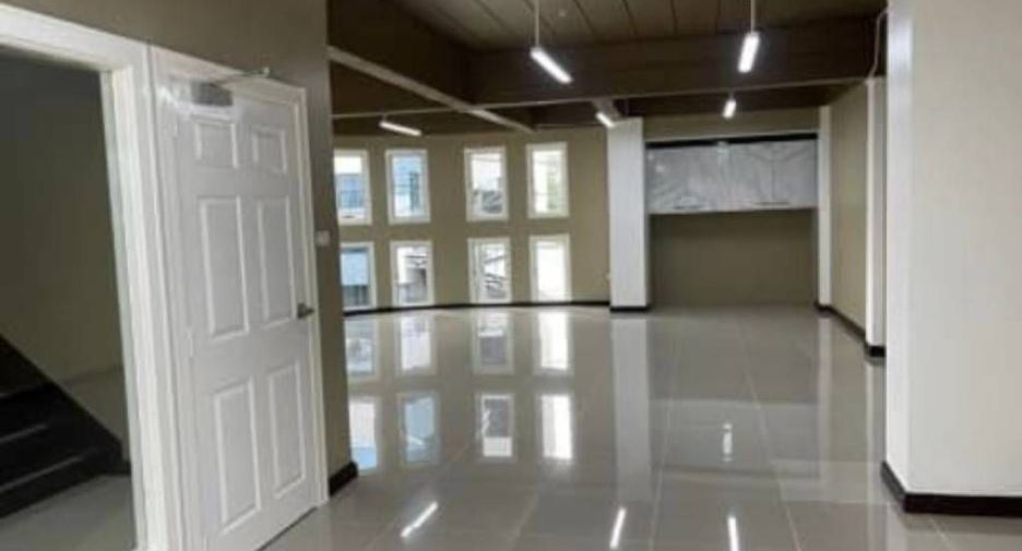 For sale and for rent office in Wang Thonglang, Bangkok