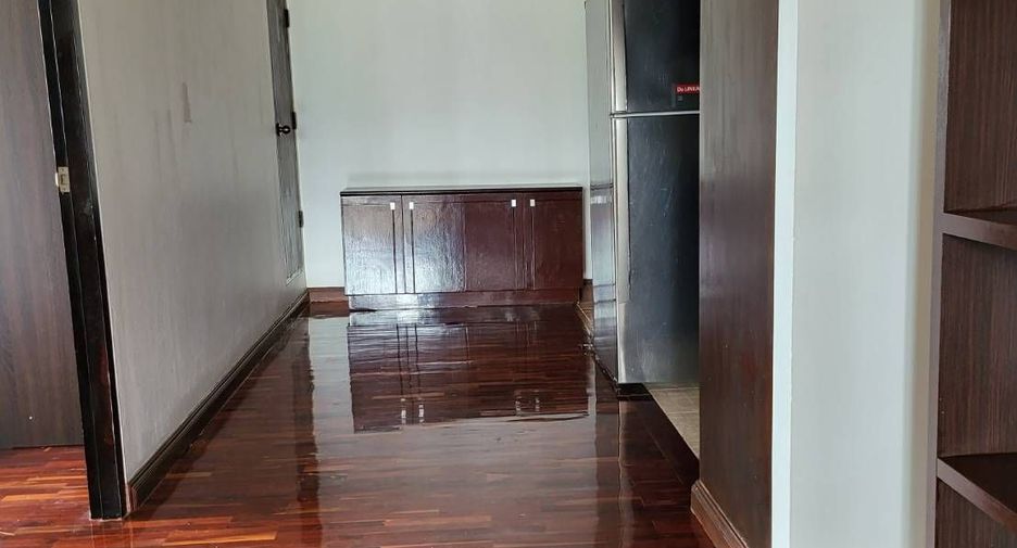 For sale and for rent 2 bedrooms condo in Watthana, Bangkok
