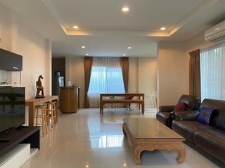 À louer 3 chambres maison à Lat Krabang, Bangkok