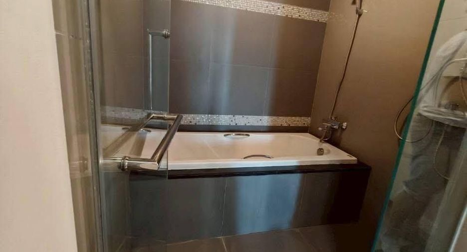 Condo en alquiler de 1 habitaciones en Khlong Toei, Bangkok