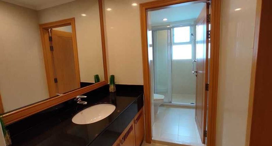 Condo en alquiler de 3 habitaciones en Khlong Toei, Bangkok
