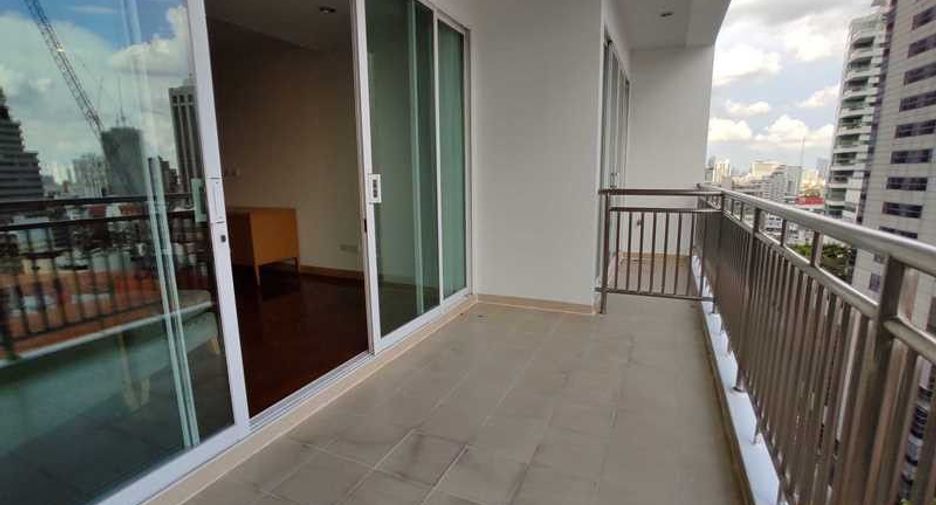Condo en alquiler de 3 habitaciones en Khlong Toei, Bangkok