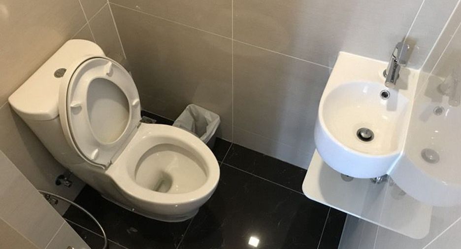 For sale 1 bed condo in Khlong Toei, Bangkok