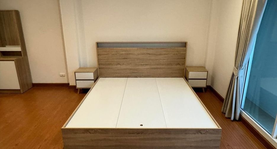 Haus zur Miete mit 3 Zimmer in Chom Thong, Bangkok