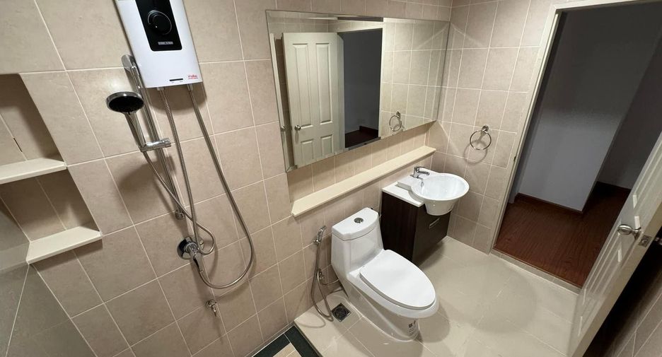 Haus zur Miete mit 3 Zimmer in Chom Thong, Bangkok