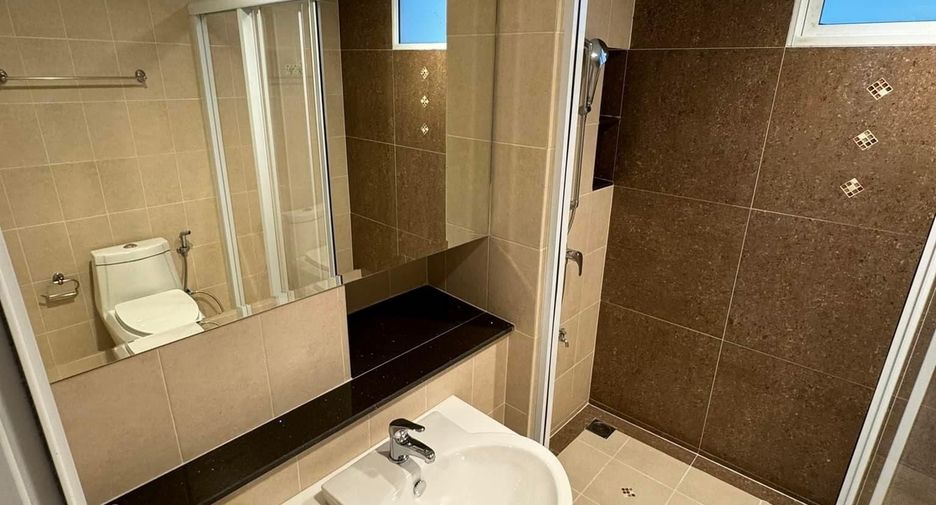 Haus zur Miete mit 3 Zimmer in Chom Thong, Bangkok