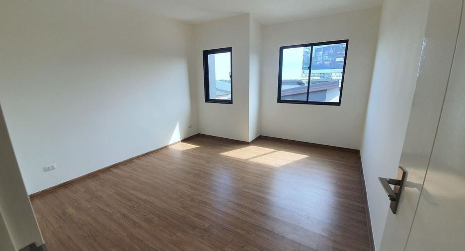For sale 2 bedrooms townhouse in Prawet, Bangkok