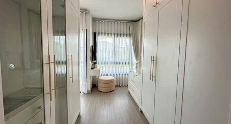 For rent 4 bedrooms house in Mueang Phuket, Phuket