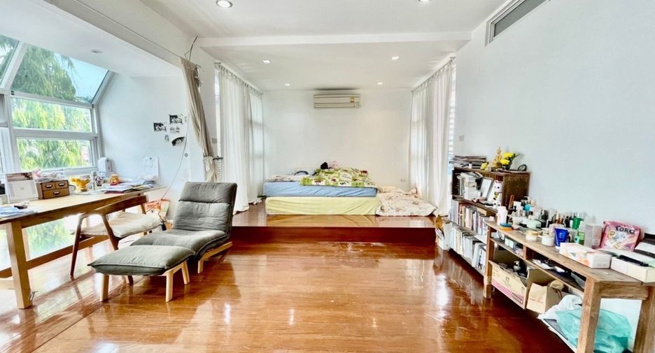 For sale 2 bedrooms house in Watthana, Bangkok