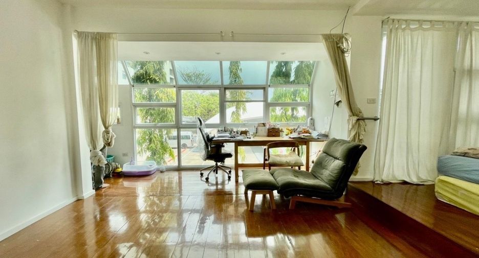 For sale 2 bedrooms house in Watthana, Bangkok