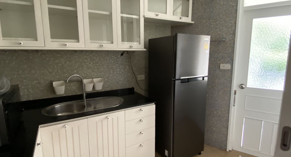 For rent 2 bedrooms condo in Watthana, Bangkok
