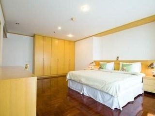 For rent 3 bedrooms condo in Khlong Toei, Bangkok