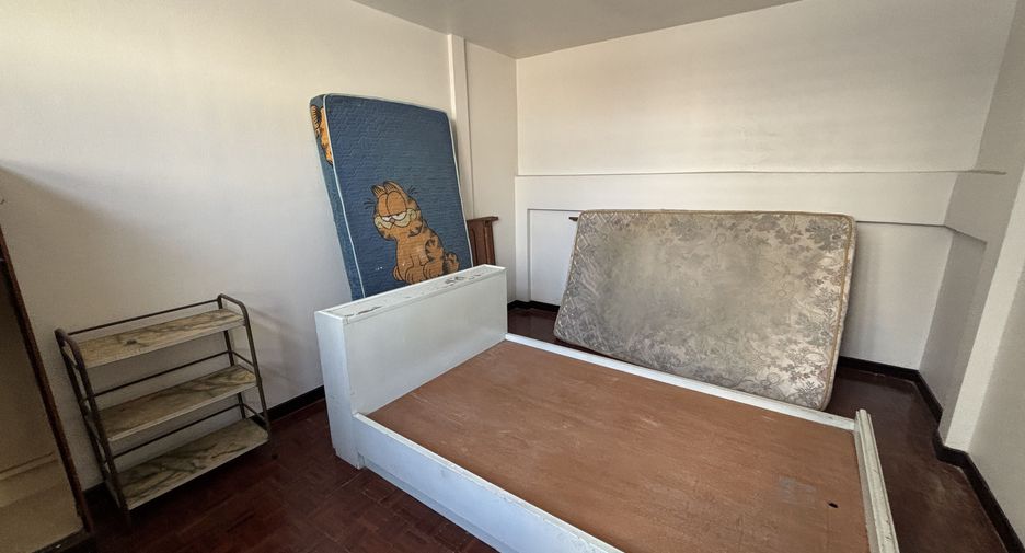 For sale 10 bedrooms townhouse in Khlong Toei, Bangkok