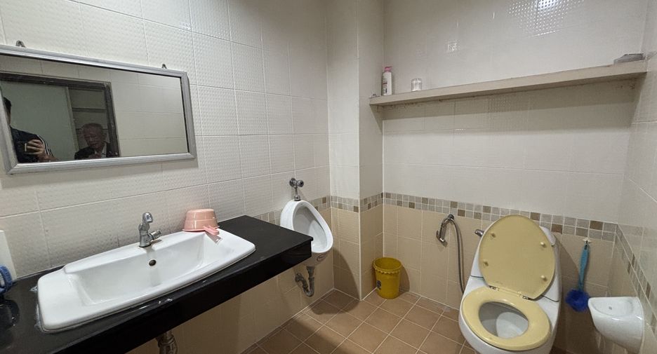 For sale 10 bedrooms townhouse in Khlong Toei, Bangkok