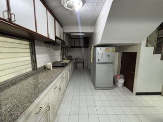 For sale 10 ベッドルーム townhouse in Khlong Toei, Bangkok