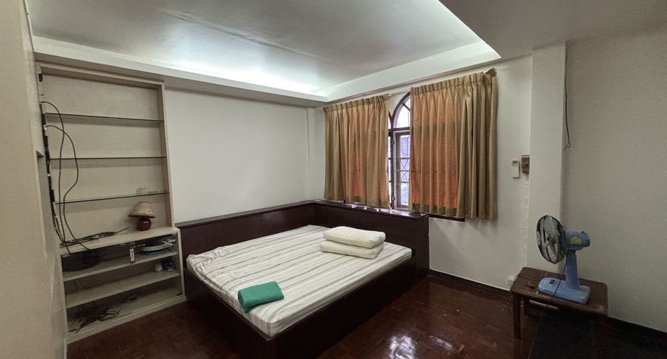 For sale 10 bedrooms townhouse in Khlong Toei, Bangkok