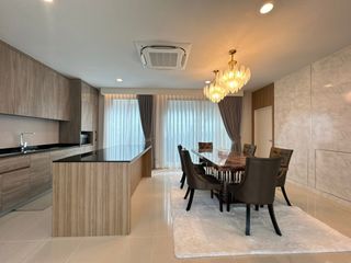 Casa en alquiler de 4 habitaciones en Bang Kapi, Bangkok