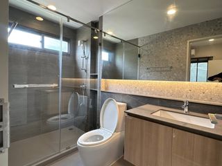 Casa en alquiler de 4 habitaciones en Bang Kapi, Bangkok