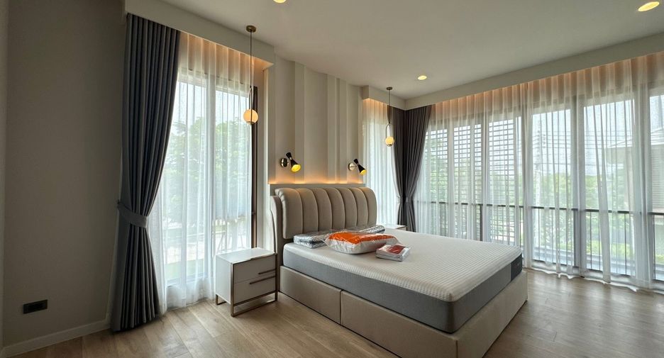À louer 4 chambres maison à Bang Kapi, Bangkok