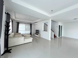 À louer 3 chambres maison à Mueang Phuket, Phuket