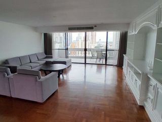 For rent 3 bedrooms condo in Khlong Toei, Bangkok