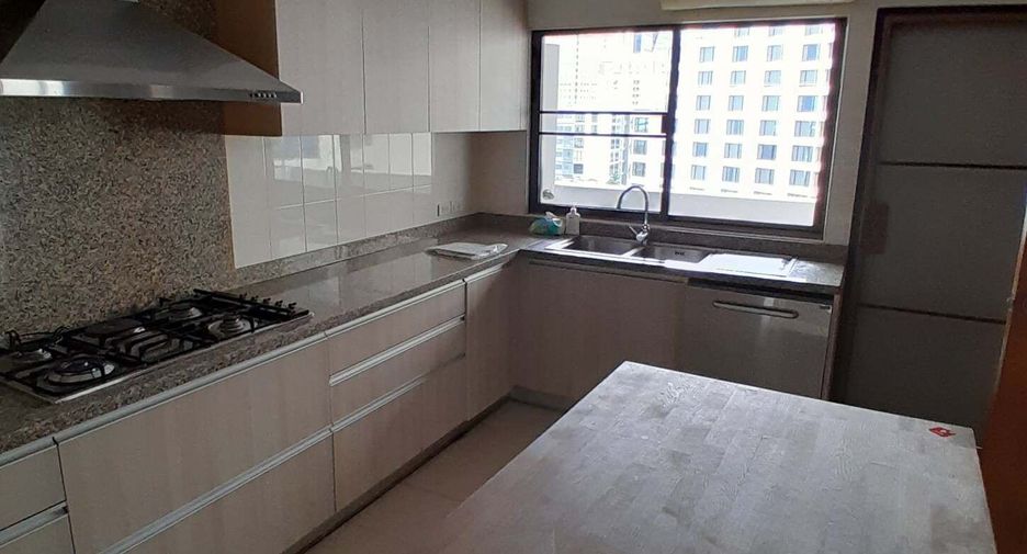 For rent 3 bedrooms condo in Khlong Toei, Bangkok