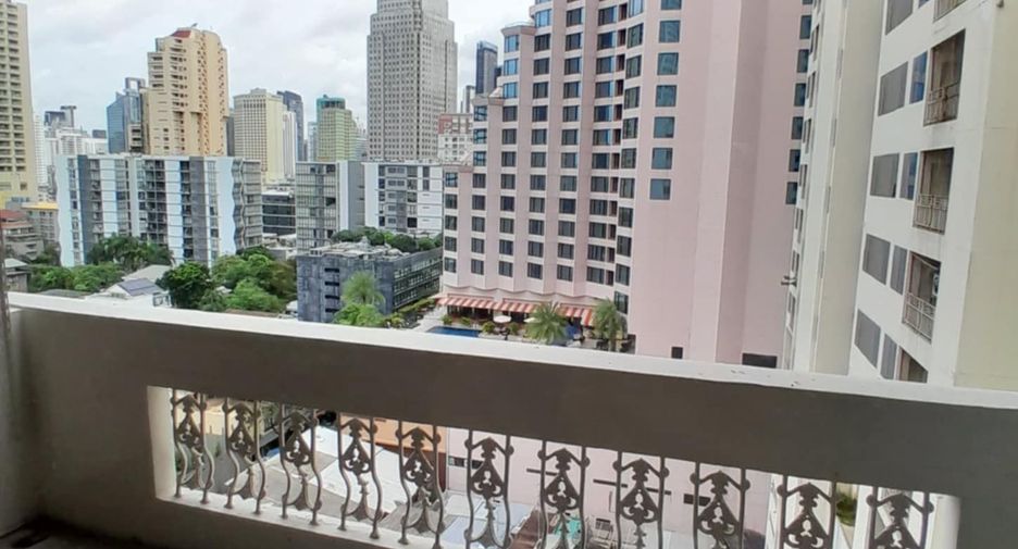 For rent 3 bedrooms condo in Khlong Toei, Bangkok