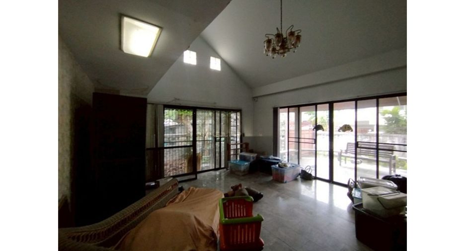 À louer 3 chambres maison à Phaya Thai, Bangkok