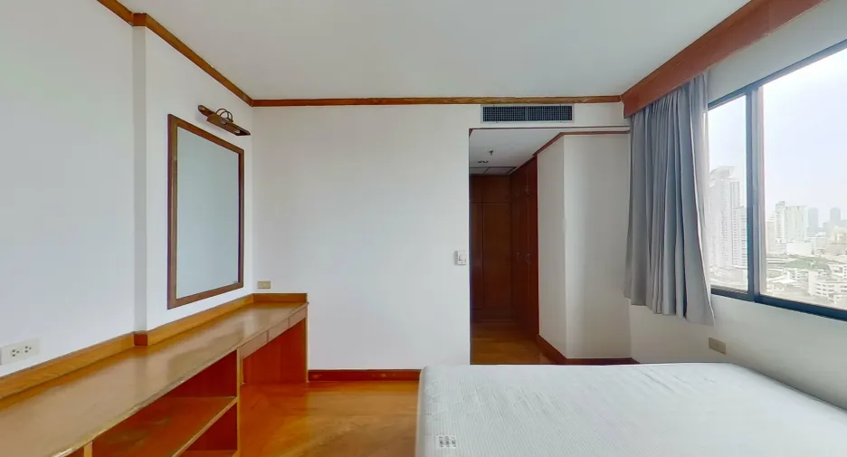 For rent 3 bedrooms apartment in Watthana, Bangkok