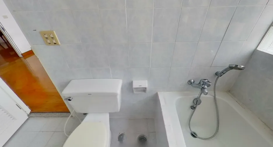 For rent 3 bedrooms apartment in Watthana, Bangkok