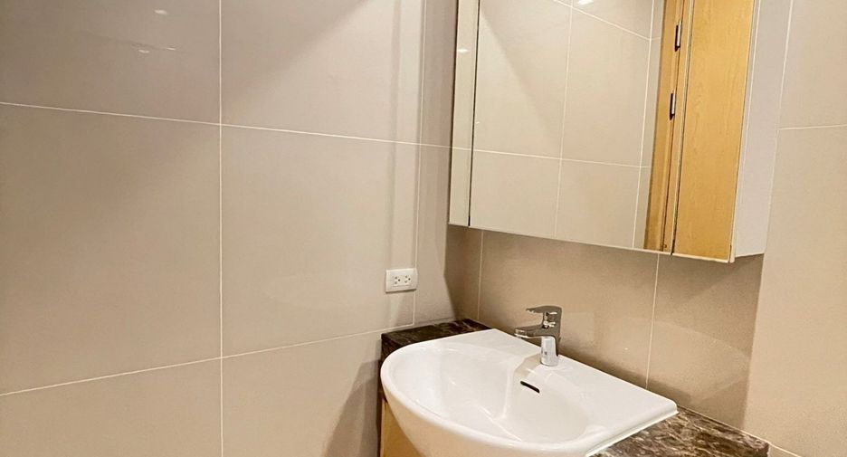 For rent 3 ベッドルーム condo in Khlong Toei, Bangkok