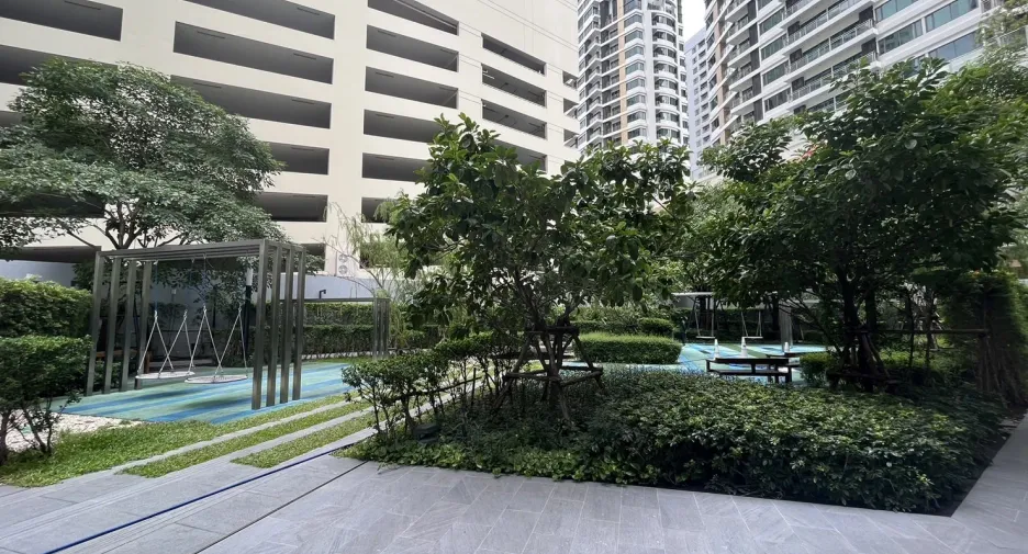 For rent 2 bedrooms condo in Khlong Toei, Bangkok