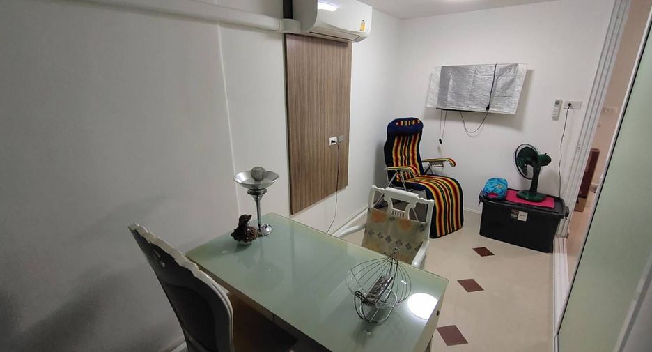For rent 4 bedrooms townhouse in Mueang Samut Prakan, Samut Prakan