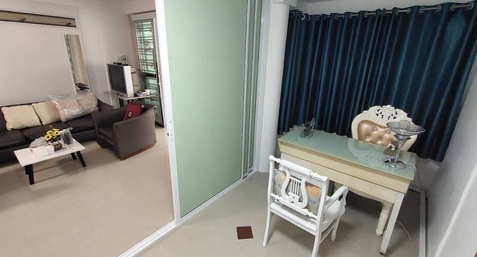 For rent 4 bedrooms townhouse in Mueang Samut Prakan, Samut Prakan