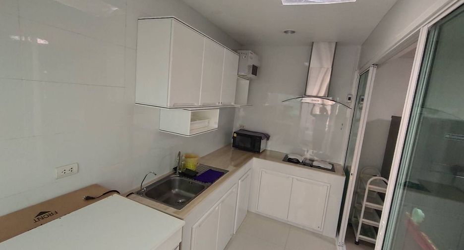 For rent 4 bedrooms townhouse in Mueang Samut Prakan, Samut Prakan