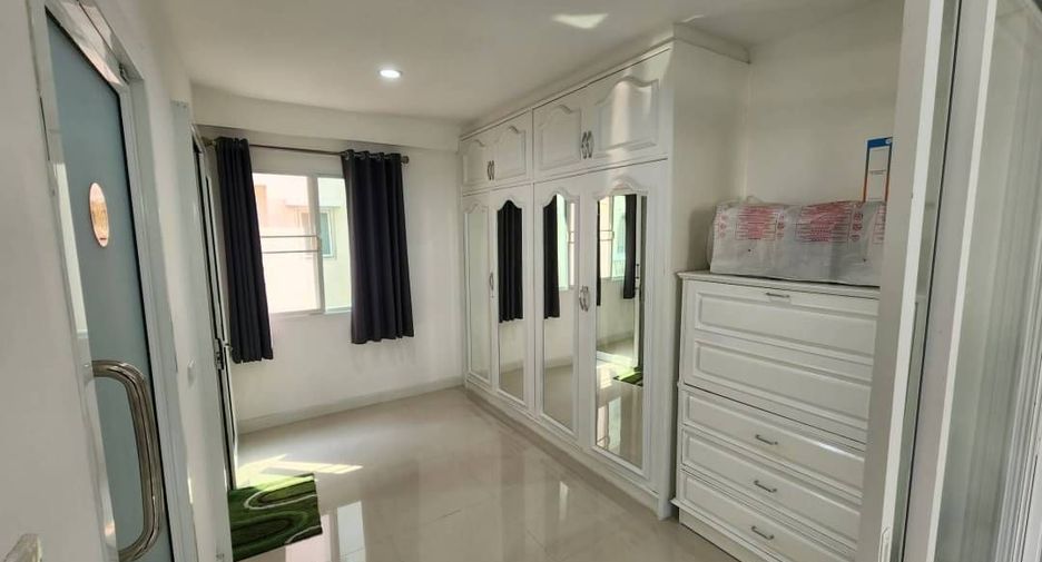 For rent 4 bedrooms townhouse in Mueang Samut Prakan, Samut Prakan