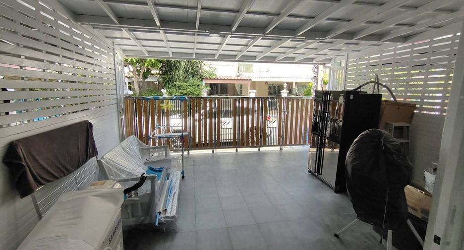 For rent 4 bedrooms townhouse in Mueang Samut Prakan, Samut Prakan