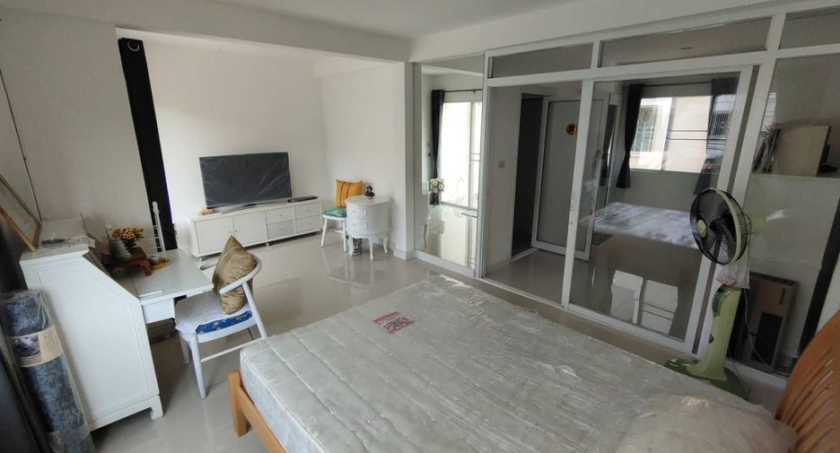 For rent 4 bedrooms townhouse in Mueang Samut Prakan, Samut Prakan