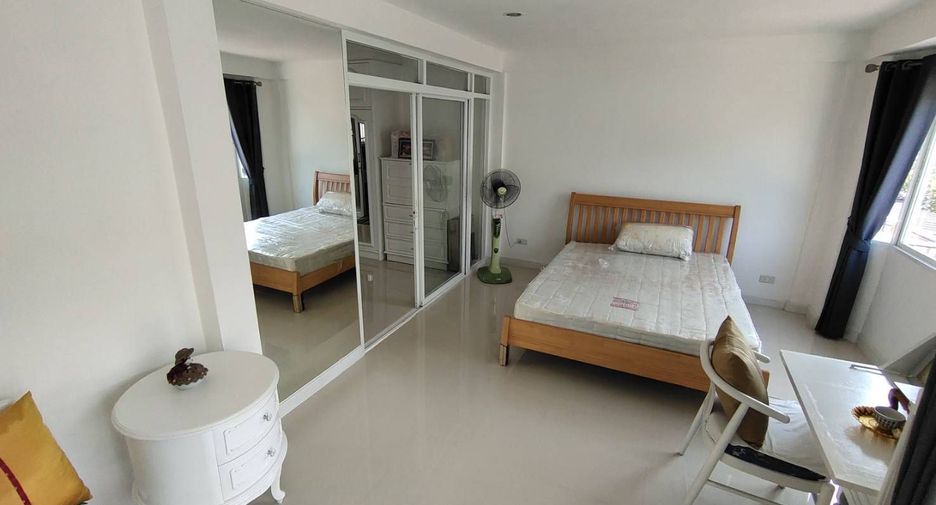 For rent 4 bedrooms townhouse in Mueang Samut Prakan, Samut Prakan