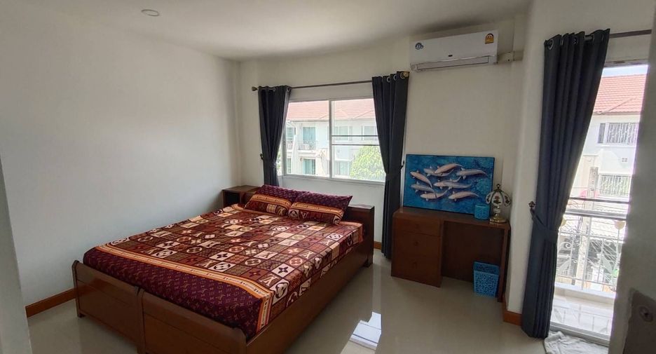 For rent 4 bedrooms townhouse in Mueang Samut Prakan, Samut Prakan