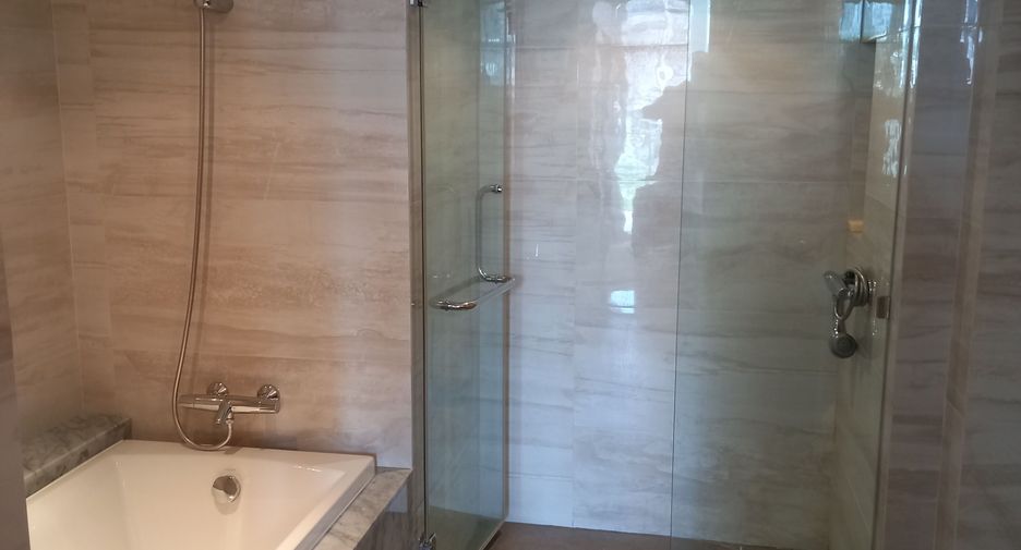 For rent 3 bedrooms condo in Watthana, Bangkok
