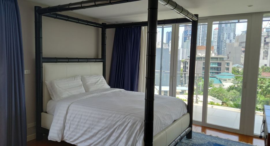 For rent 3 bedrooms condo in Watthana, Bangkok