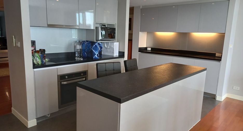 For rent 3 bedrooms condo in Watthana, Bangkok