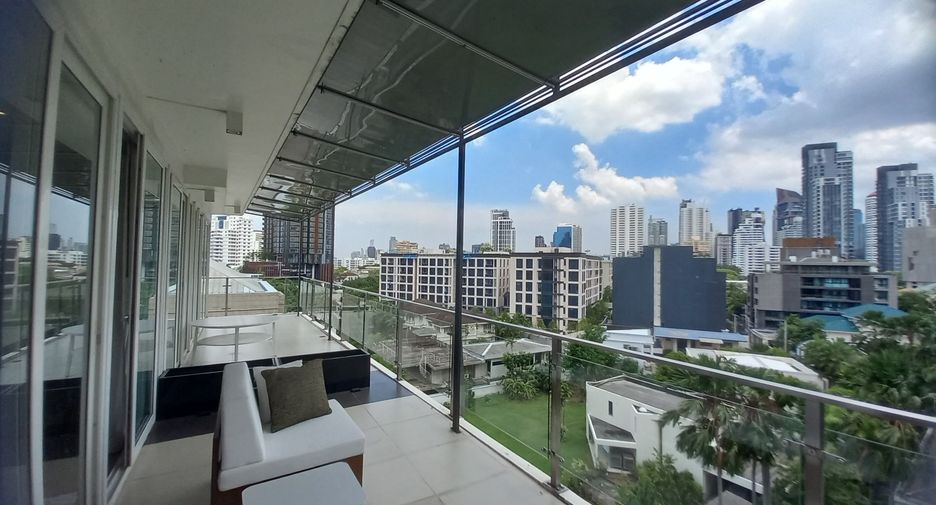 For rent 3 bedrooms condo in Watthana, Bangkok