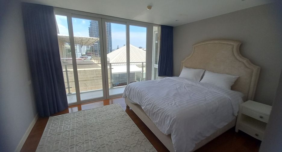 For rent 3 bedrooms condo in Watthana, Bangkok