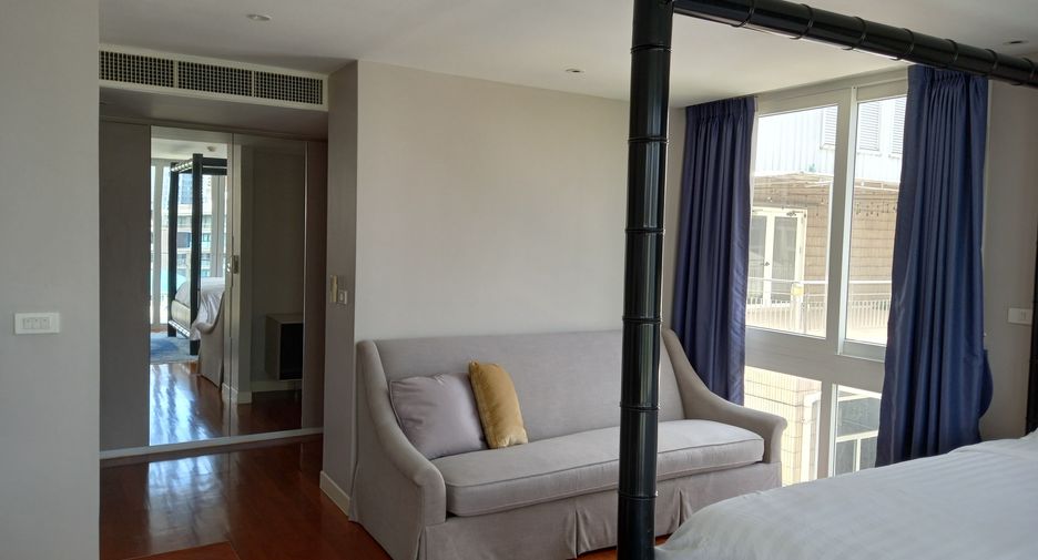 For rent 3 bedrooms condo in Watthana, Bangkok