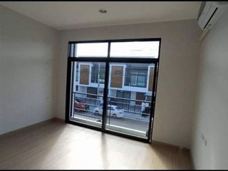 For sale 4 bedrooms townhouse in Khlong Sam Wa, Bangkok